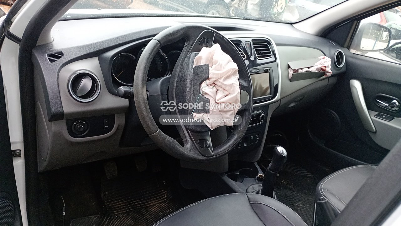 Renault Logan Dyna 16 M - 2014/2015 — foto 6 de 12