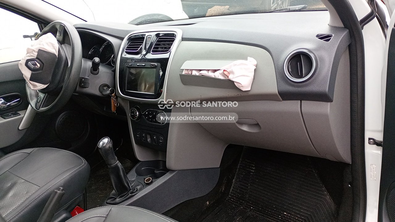Renault Logan Dyna 16 M - 2014/2015 — foto 7 de 12