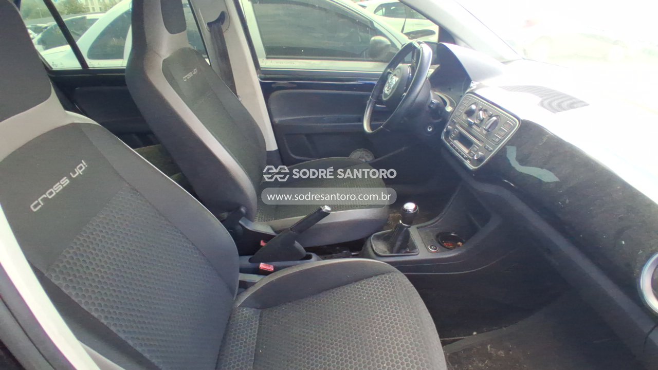 Volkswagen UP Cross MA - 2015/2016 — foto 9 de 12