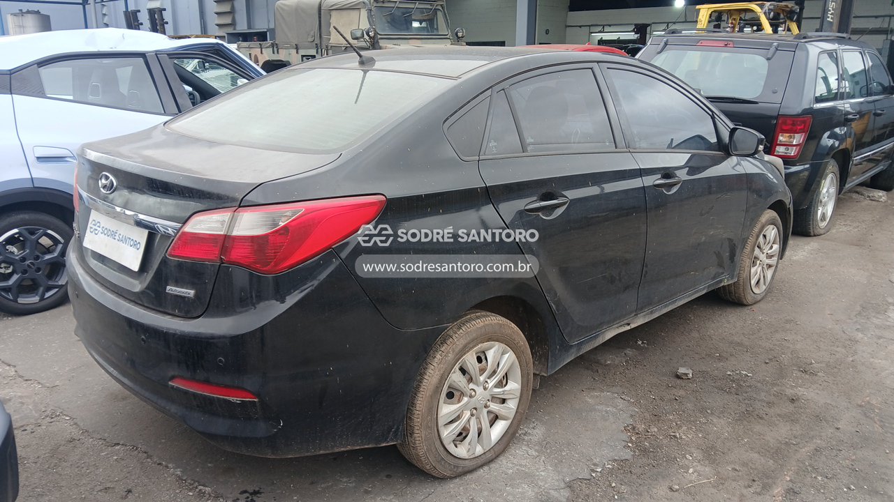 Hyundai Hb20s 1.6a Comf - 2017/2018 — foto 4 de 12