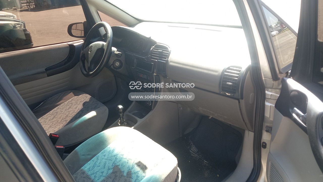 Chevrolet Zafira 2.0 - 2001/2001 — foto 8 de 12