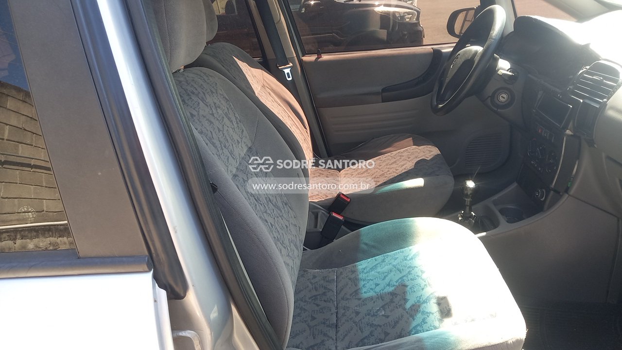 Chevrolet Zafira 2.0 - 2001/2001 — foto 9 de 12