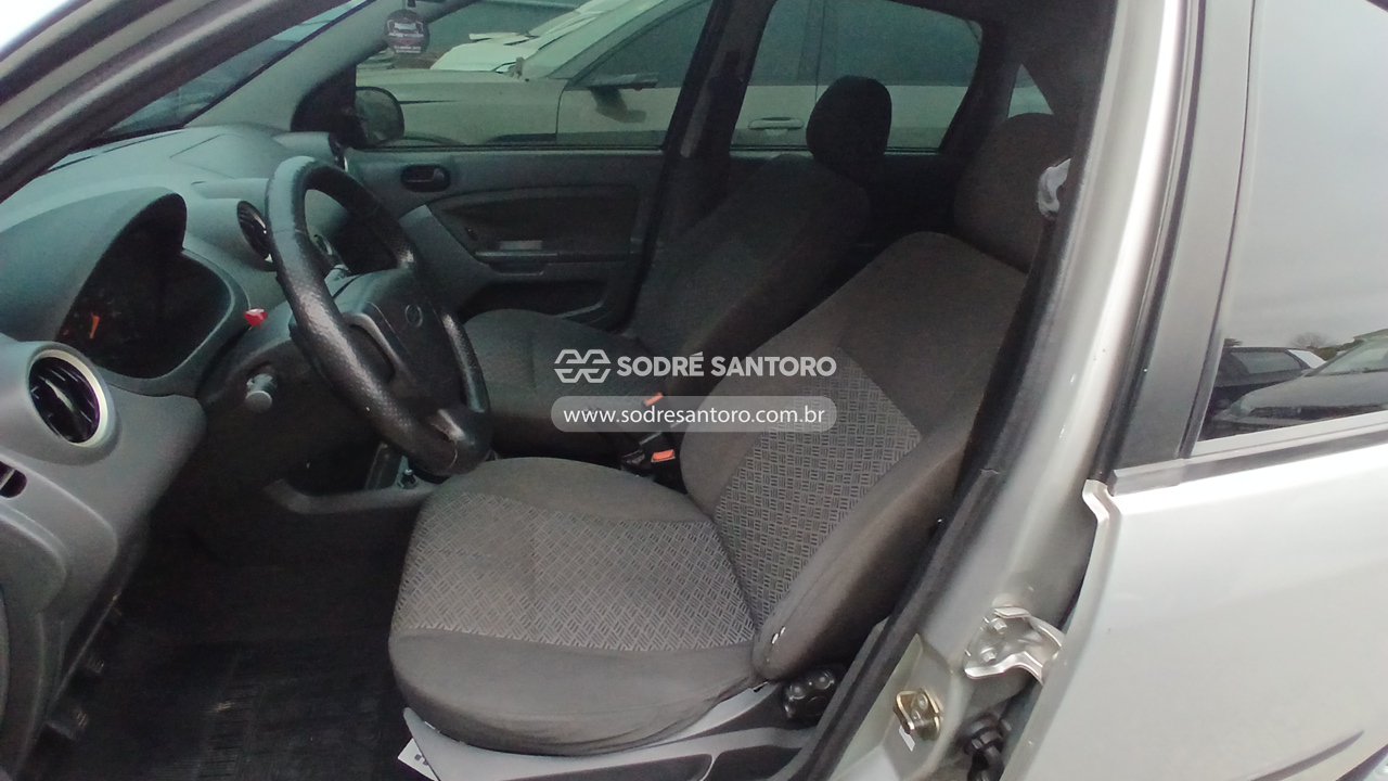 Ford Fiesta Sedan - 2004/2005 — foto 9 de 12