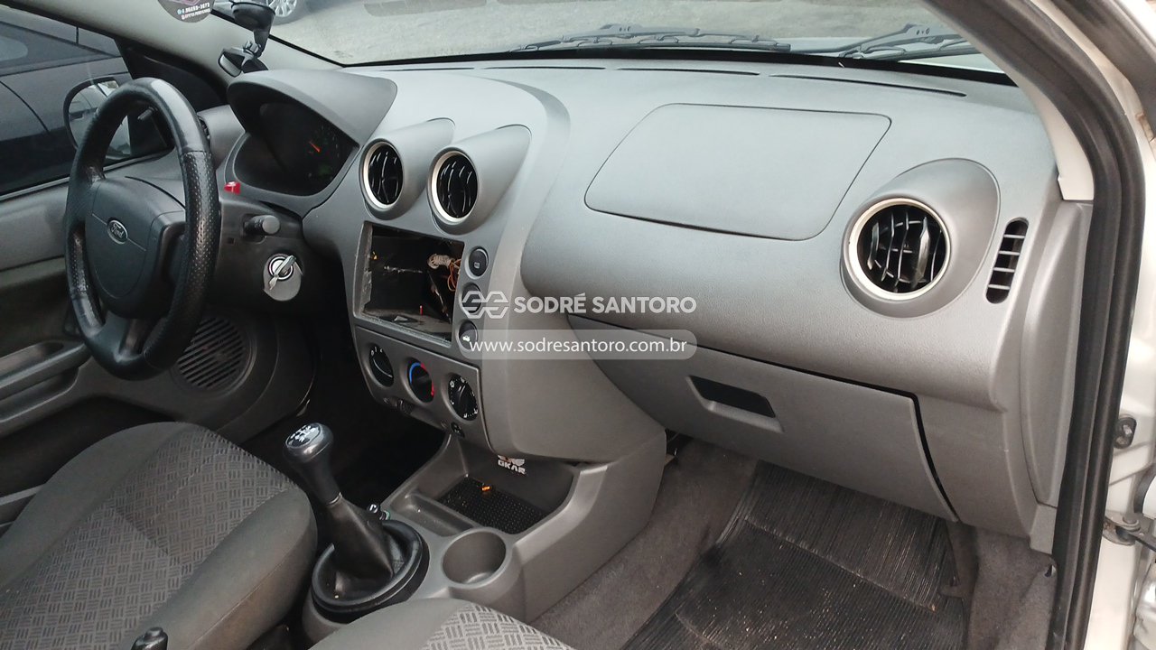 Ford Fiesta Sedan - 2004/2005 — foto 8 de 12