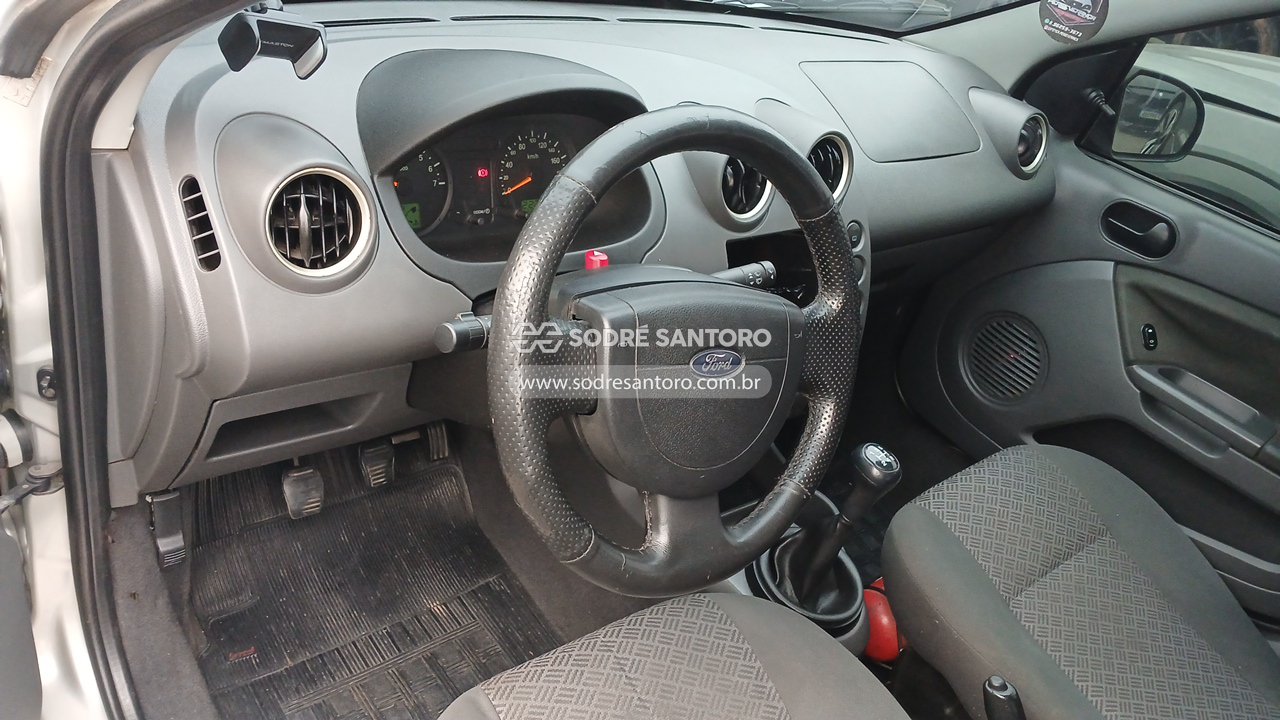 Ford Fiesta Sedan - 2004/2005 — foto 6 de 12