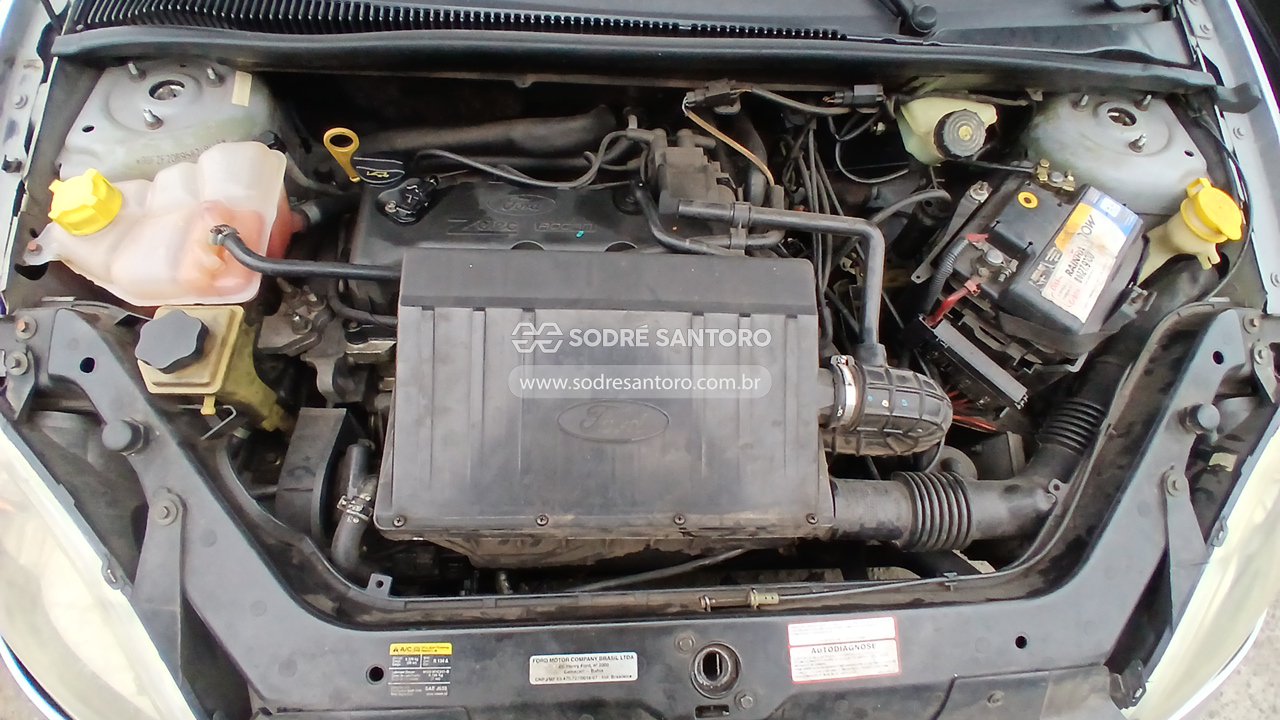 Ford Fiesta Sedan - 2004/2005 — foto 5 de 12