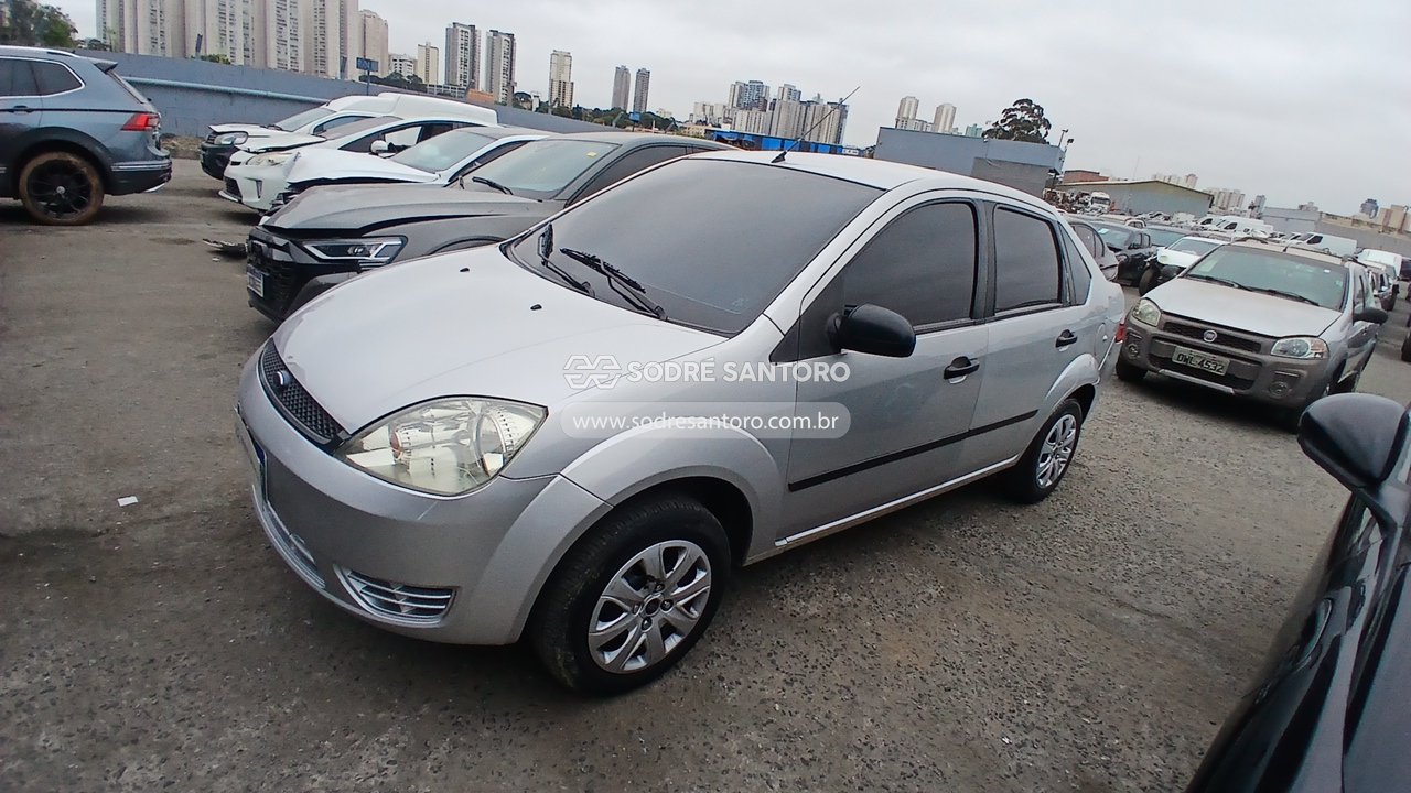 Ford Fiesta Sedan - 2004/2005 — foto 3 de 12
