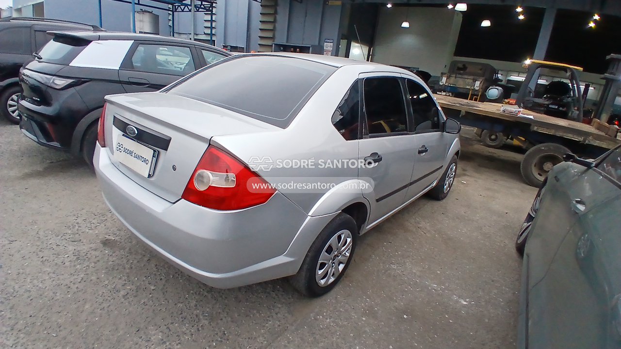 Ford Fiesta Sedan - 2004/2005 — foto 4 de 12