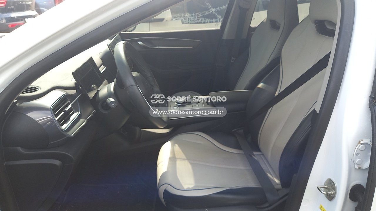 Foto 8 de 13: BYD - KING GL DM 2024/2025
