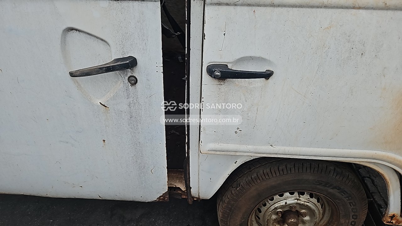Foto 10 de 13: VOLKSWAGEN - KOMBI 2010/2011