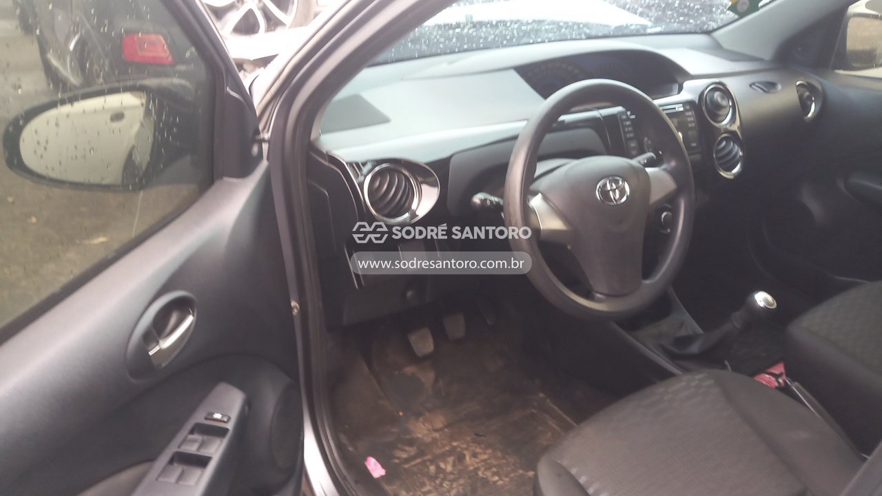 Foto 6 de 13: TOYOTA - ETIOS SD XS 2013/2014