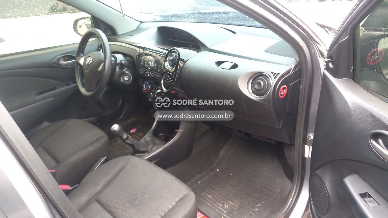 Foto 7 de 13: TOYOTA - ETIOS SD XS 2013/2014