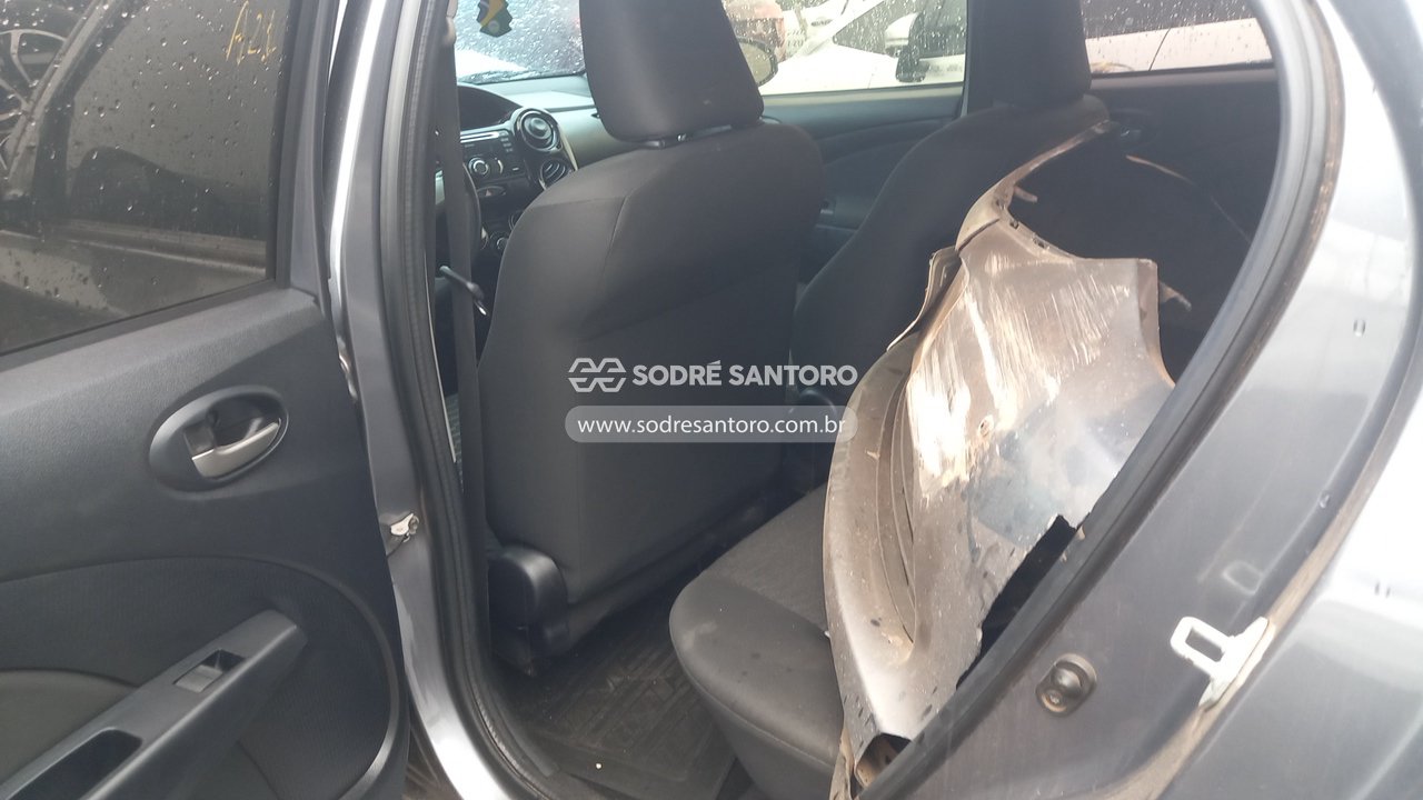 Foto 12 de 13: TOYOTA - ETIOS SD XS 2013/2014