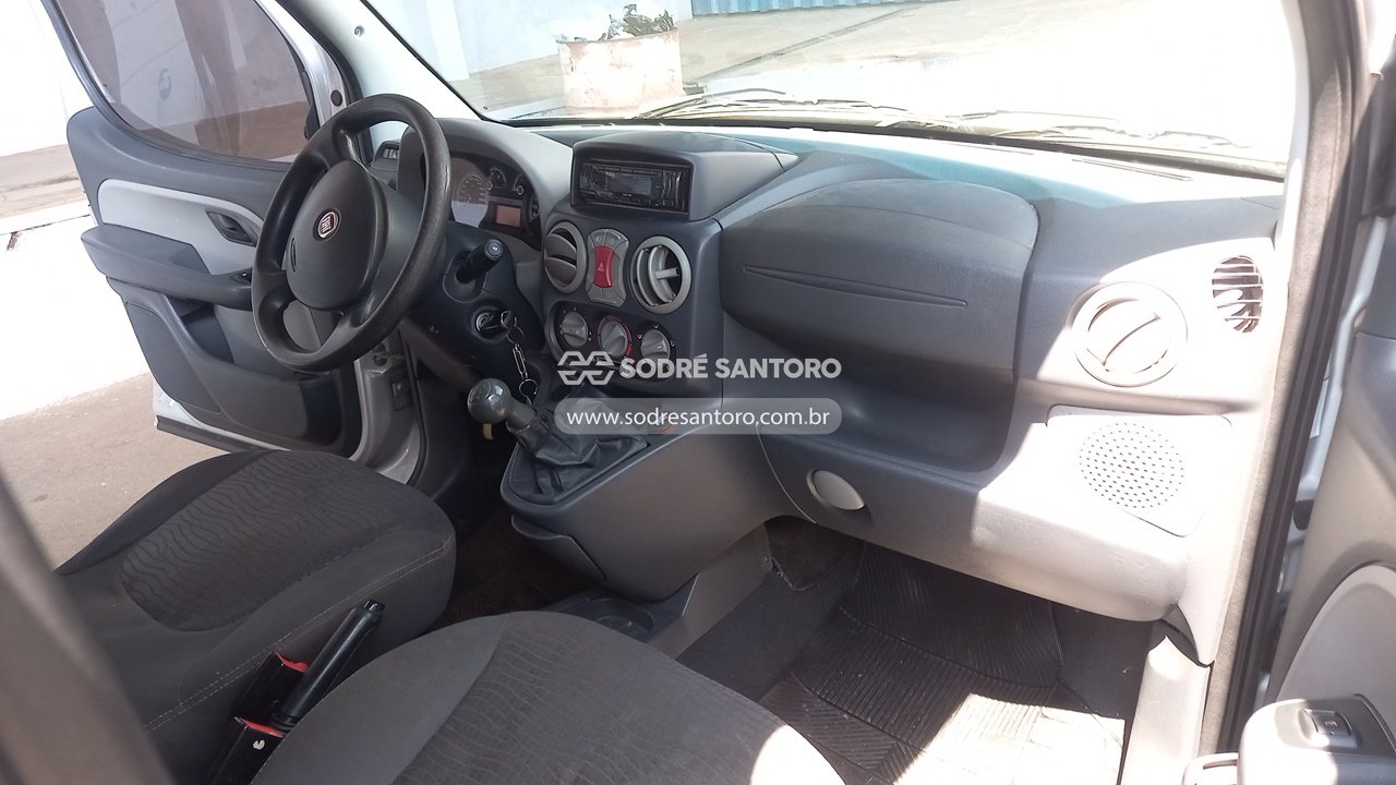 Foto 8 de 13: FIAT - DOBLO ADV 1.8 FLEX 2010/2011