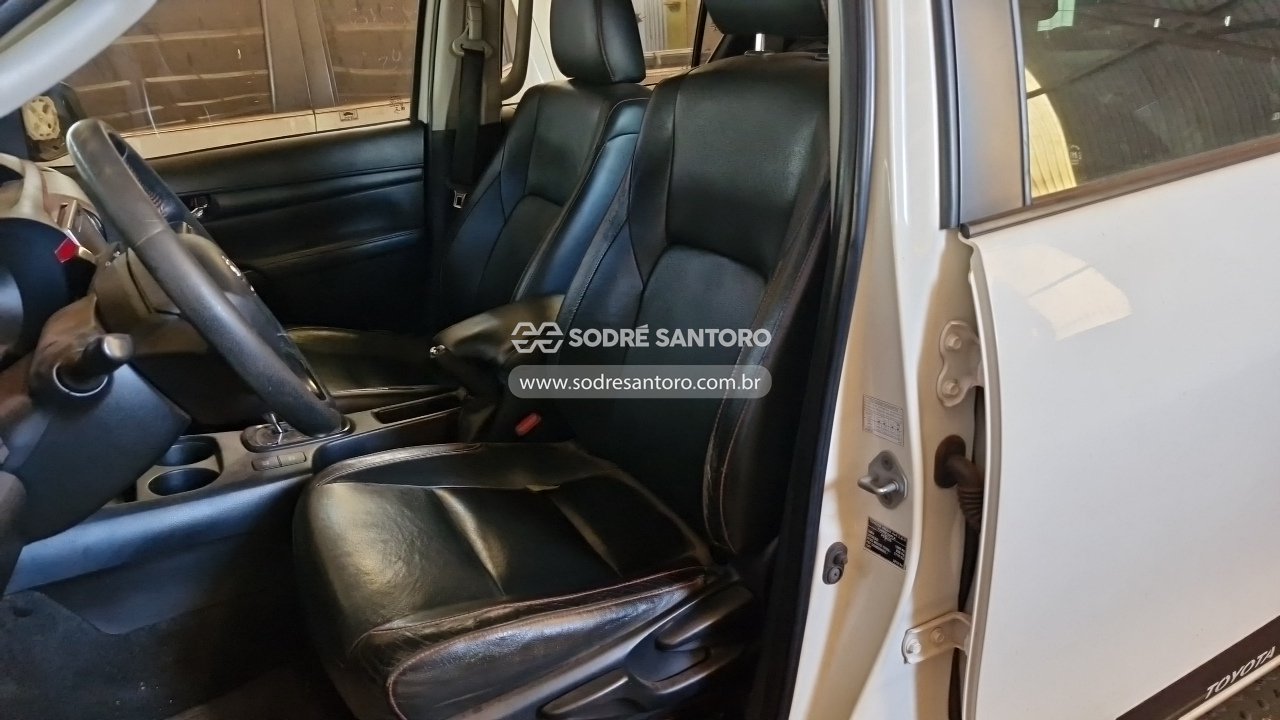 Foto 8 de 13: TOYOTA - HILUX CDCLEA4JD 2017/2018