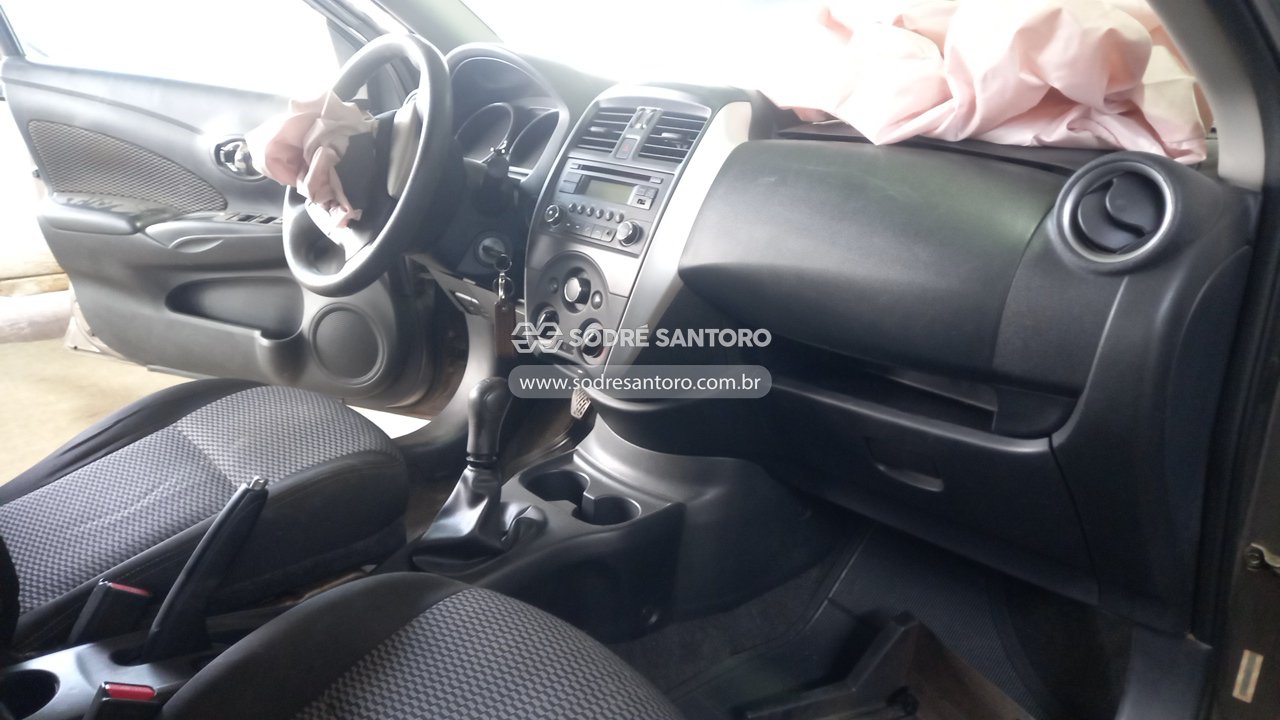 Foto 8 de 13: NISSAN - VERSA 16 S 2016/2017