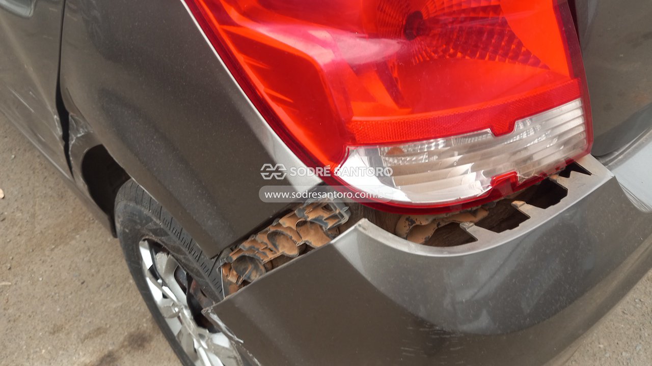 Foto 10 de 13: CHEVROLET - ONIX 1.0MT LT 2013/2014