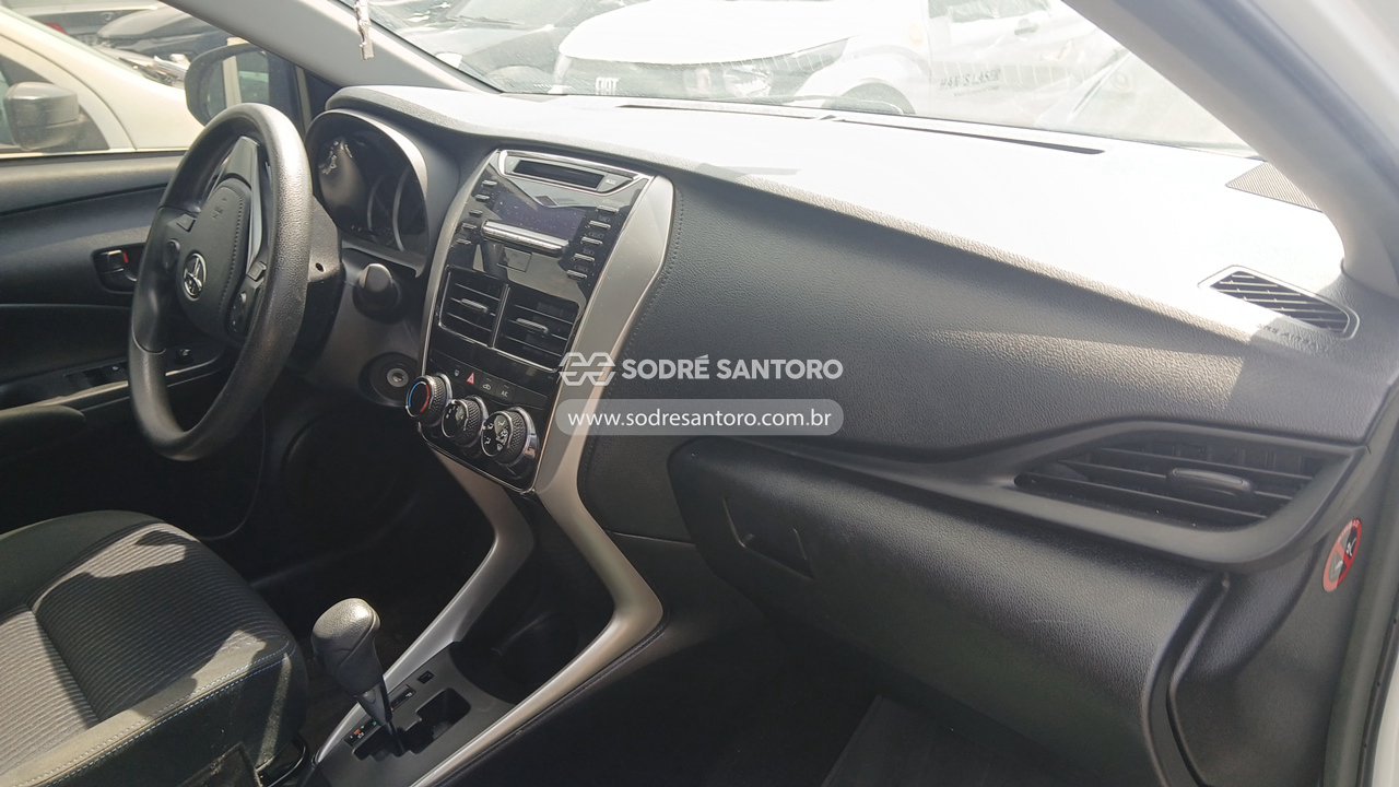 Foto 7 de 8: TOYOTA - YARIS SA XL15LIVE 2020/2021
