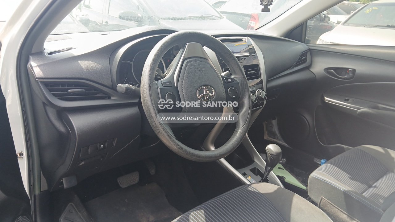 Foto 6 de 8: TOYOTA - YARIS SA XL15LIVE 2020/2021