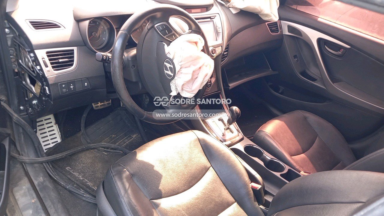 Foto 6 de 13: HYUNDAI - ELANTRA 2012/2013