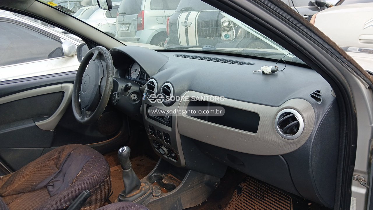 Foto 8 de 13: RENAULT - SANDERO PRI 16 2010/2010