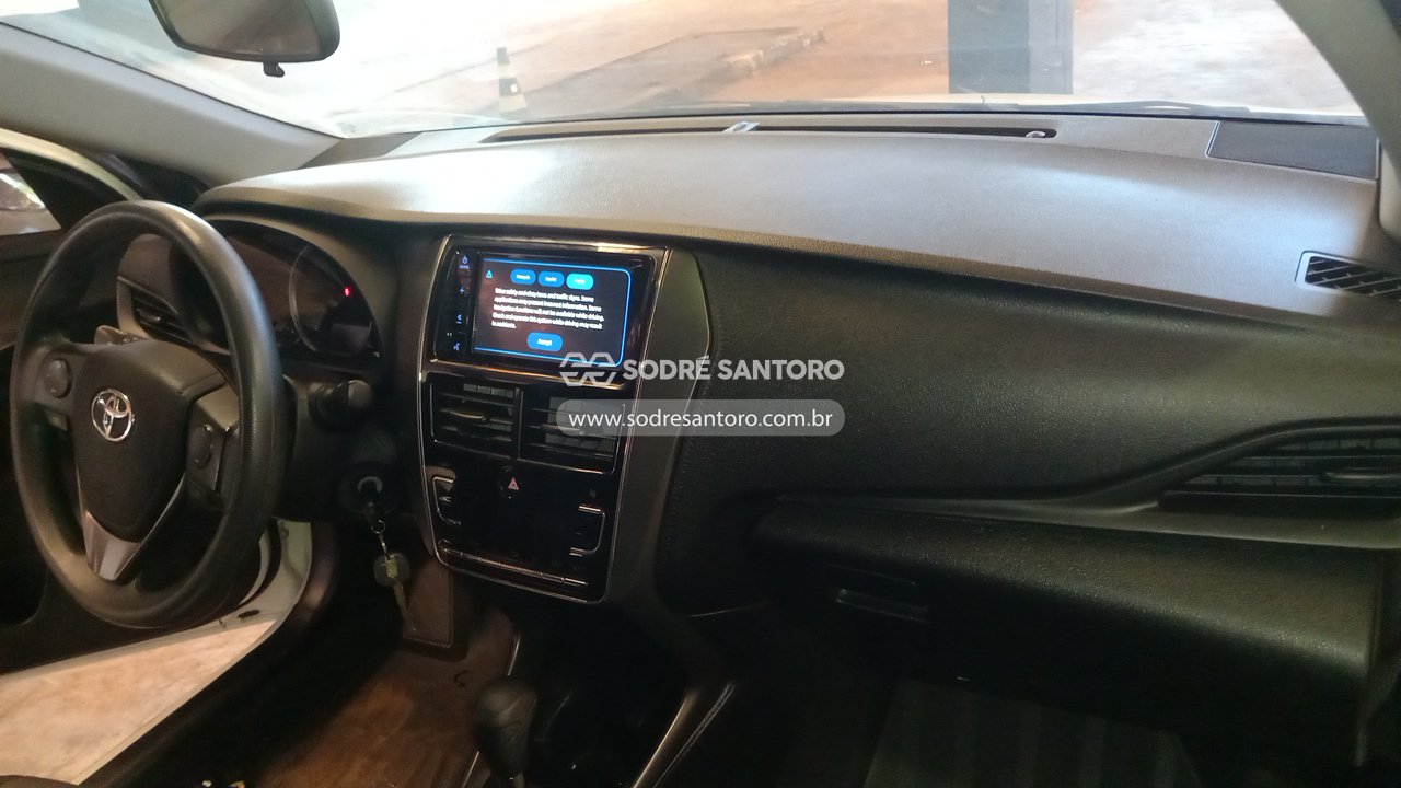 Foto 6 de 13: TOYOTA - YARIS SA XL15 2023/2023