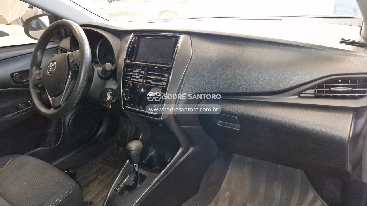 Foto 6 de 13: TOYOTA - YARIS SA XL15 2023/2023