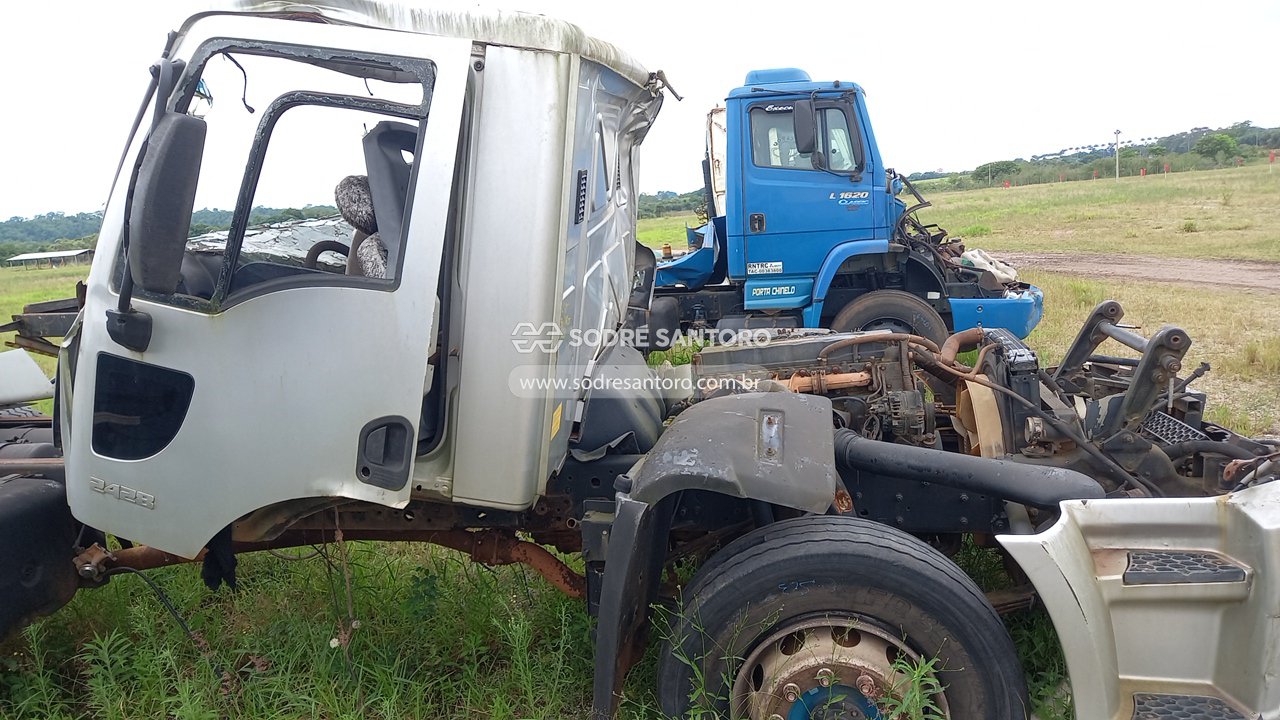Foto 11 de 13: FORD - CARGO 2428 CN 2011/2012